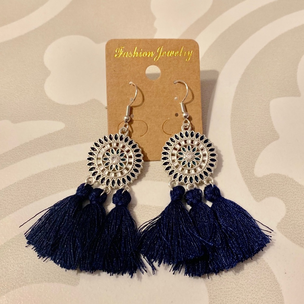 ✨NEW LISTING✨Silver & Navy tassel earrings!!